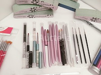 Nagelmateriaal: nail art & uv/led-gels • 244 ref. • waarde 3494 € - afbeelding 3 van  14