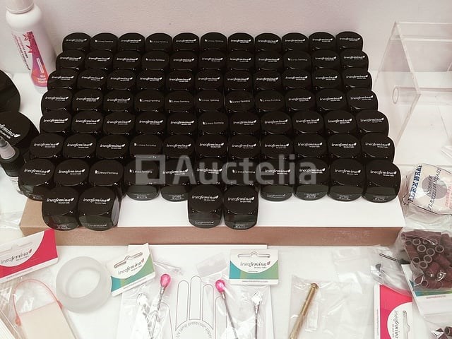 Nagelmateriaal: nail art & uv/led-gels • 244 ref. • waarde 3494 € - afbeelding 1 van  14