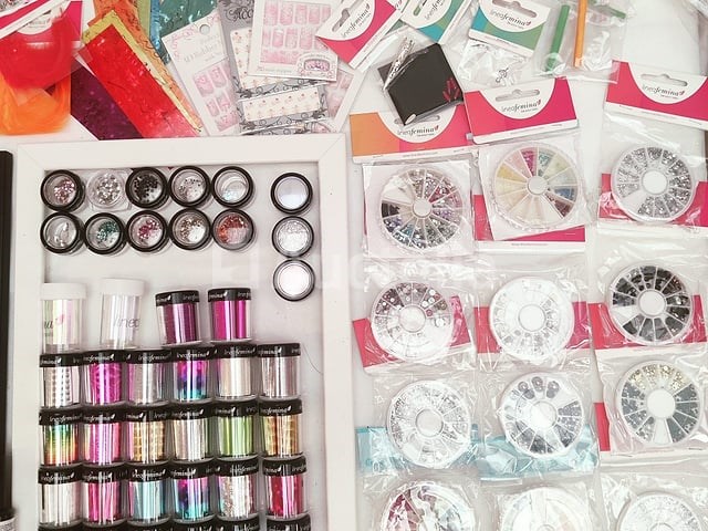 Nagelmateriaal: nail art & uv/led-gels • 244 ref. • waarde 3494 € - afbeelding 8 van  14
