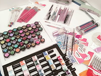 Nagelmateriaal: nail art & uv/led-gels • 244 ref. • waarde 3494 € - afbeelding 9 van  14