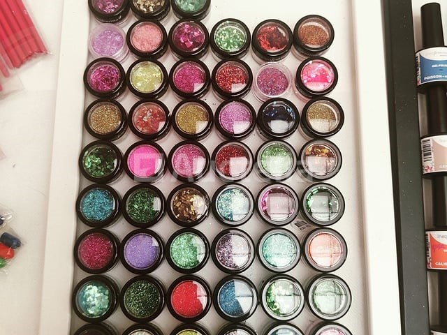 Nagelmateriaal: nail art & uv/led-gels • 244 ref. • waarde 3494 € - afbeelding 10 van  14