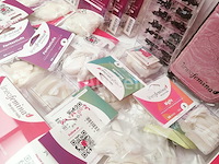 Nagelmateriaal: nail art & uv/led-gels • 244 ref. • waarde 3494 € - afbeelding 12 van  14