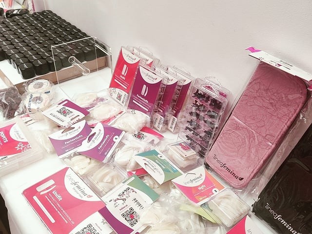 Nagelmateriaal: nail art & uv/led-gels • 244 ref. • waarde 3494 € - afbeelding 13 van  14