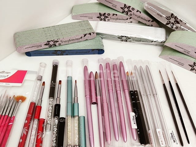 Nagelmateriaal: nail art & uv/led-gels • 383 items • 240 ref. - afbeelding 1 van  22