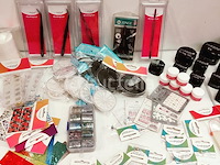 Nagelmateriaal: nail art & uv/led-gels • 383 items • 240 ref. - afbeelding 16 van  22