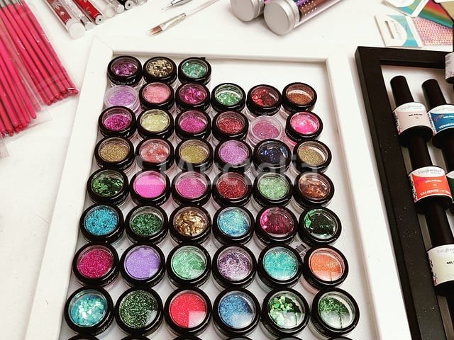Nagelmateriaal: nail art & uv/led-gels • 383 items • 240 ref. - afbeelding 17 van  22