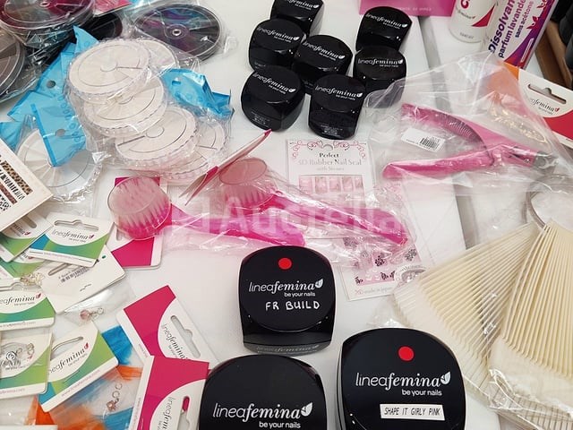 Nagelmateriaal: nail art & uv/led-gels • 395 items • 243 ref. - afbeelding 8 van  12