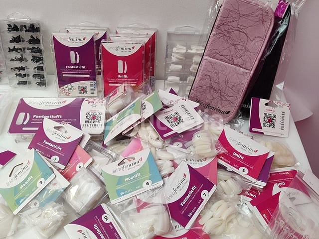 Nagelmateriaal: nail art & uv/led gels • 397 items • 246 ref. - afbeelding 1 van  12