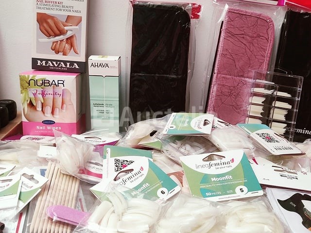 Nagelmateriaal: nail art & uv/led-gels • 409 items • 167 ref. - afbeelding 1 van  19