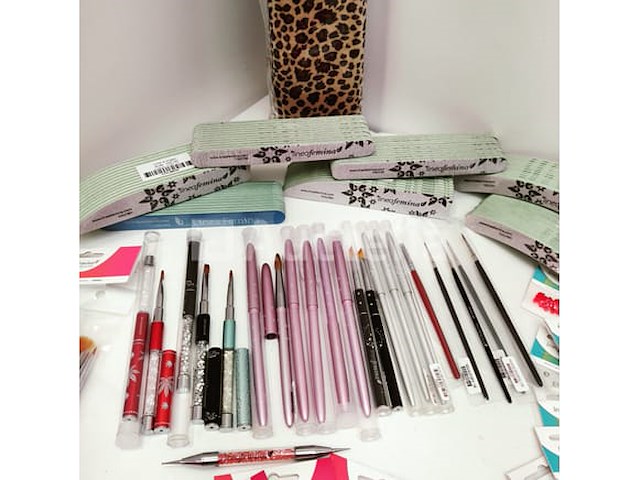 Nagelmateriaal: nail art & uv/led gels • 411 items • 242 ref. - afbeelding 16 van  20