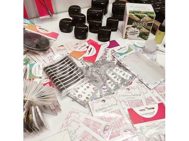 Nagelmateriaal: nail art & uv/led-gels • 418 items • 224 ref. - afbeelding 17 van  21