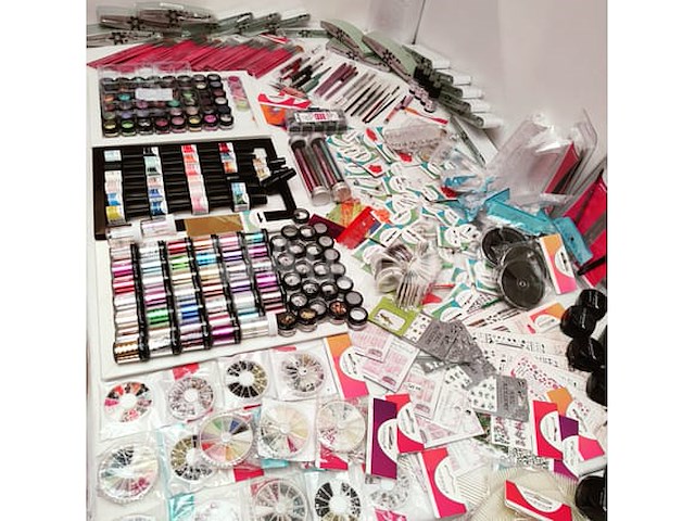 Nagelmateriaal: nail art & uv/led gels • 424 items • 206 ref. - afbeelding 19 van  22