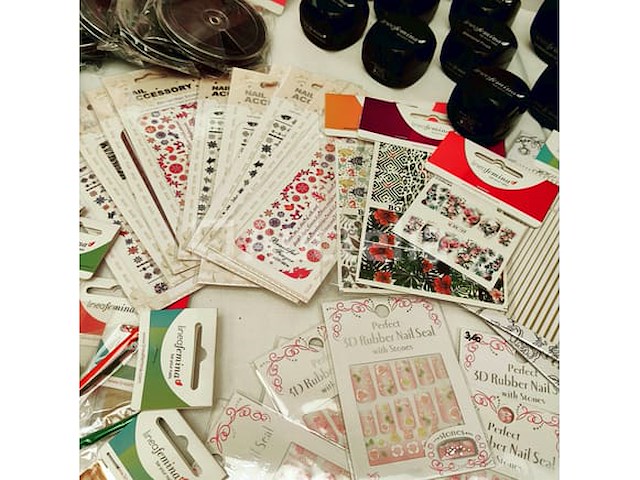 Nagelmateriaal: nail art & uv/led-gels • 424 items • 242 ref. - afbeelding 16 van  17