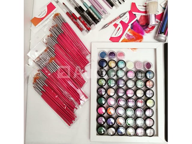 Nagelmateriaal: nail art & uv/led-gels • 435 items • 233 ref. - afbeelding 1 van  7