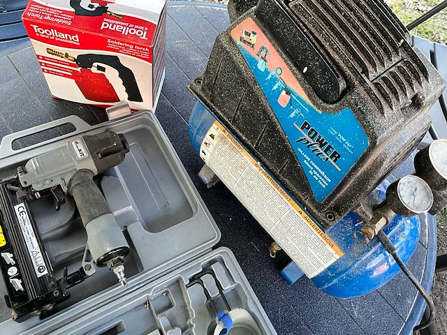 Nagelpistool (4)+ compressor (functioneel) - afbeelding 2 van  6