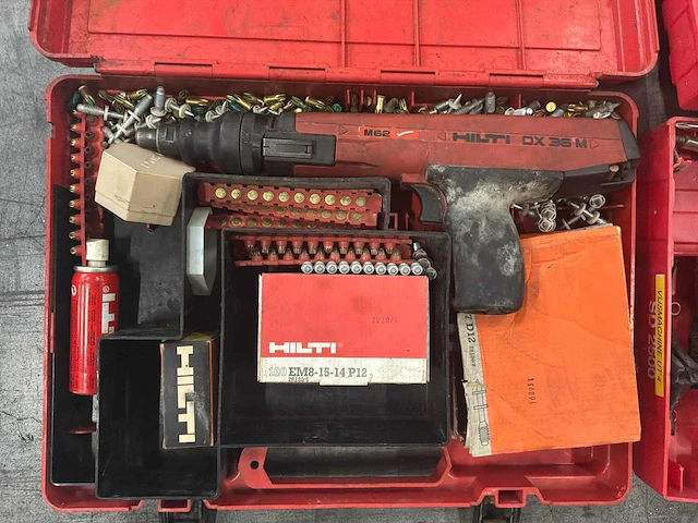 Nagelpistool en schroefmachine - afbeelding 2 van  9