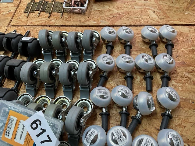 Nagels en zwenkwielen - afbeelding 5 van  7
