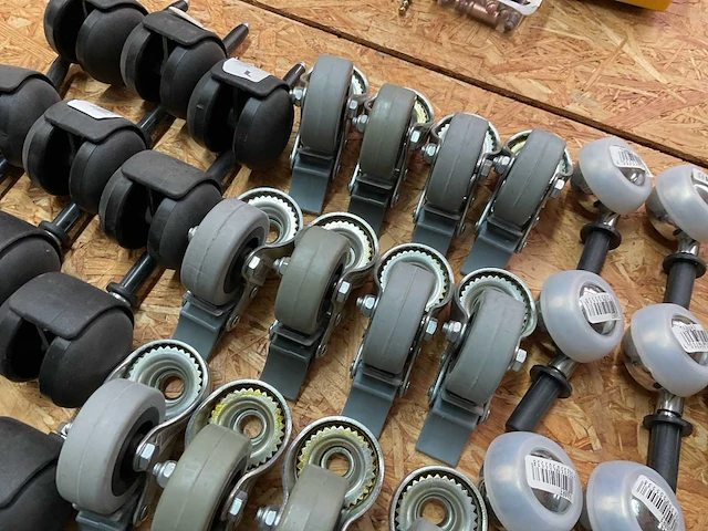 Nagels en zwenkwielen - afbeelding 7 van  7