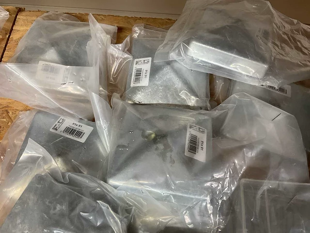 Nagels oogschroeven paal afdekken - afbeelding 4 van  8