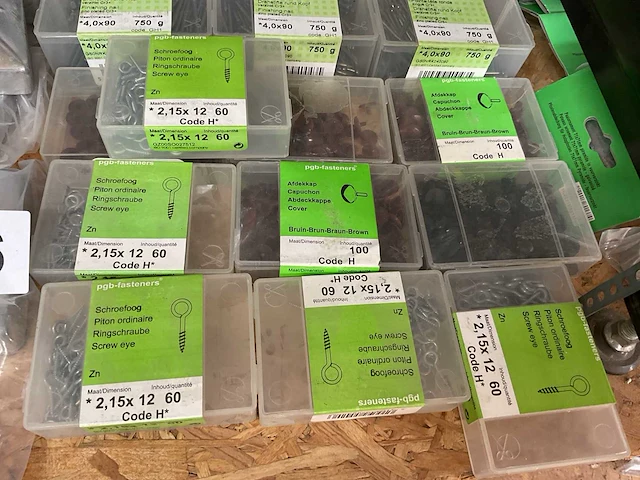Nagels oogschroeven paal afdekken - afbeelding 7 van  8