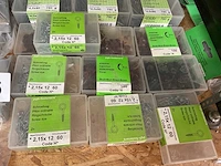 Nagels oogschroeven paal afdekken - afbeelding 7 van  8