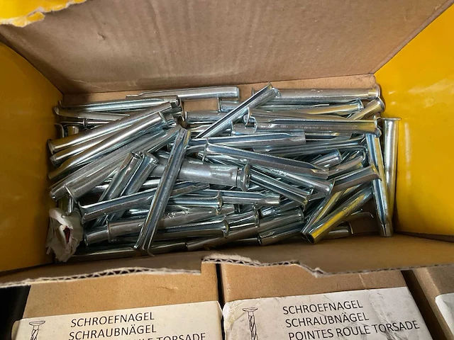 Nagels slagpluggen draad moeren - afbeelding 4 van  5