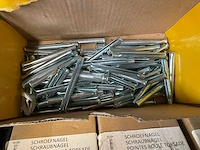 Nagels slagpluggen draad moeren - afbeelding 4 van  5