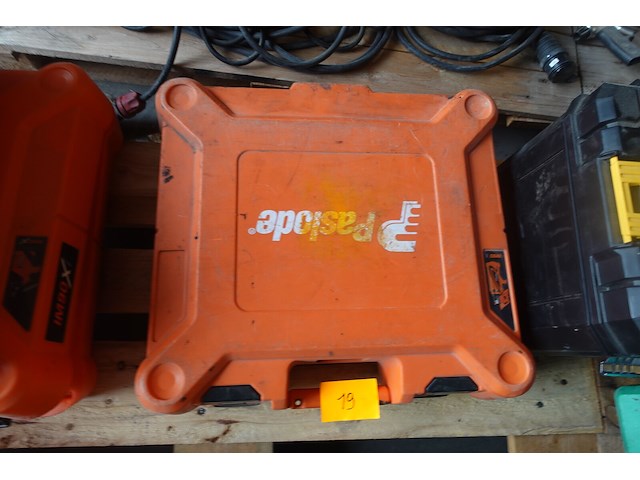 Nagelschieter paslode - afbeelding 2 van  2