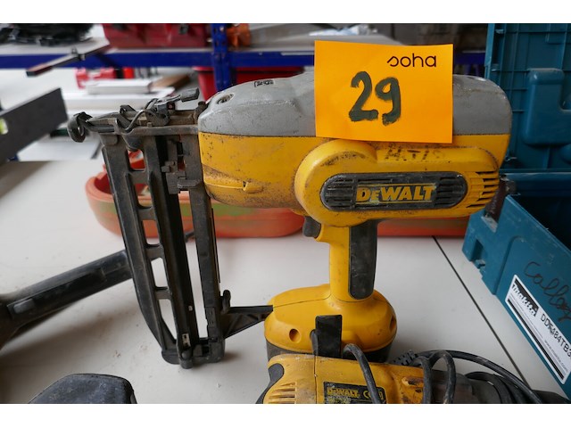 Nagelschietmachine + boormachine dewalt - afbeelding 2 van  4