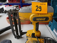 Nagelschietmachine + boormachine dewalt - afbeelding 2 van  4