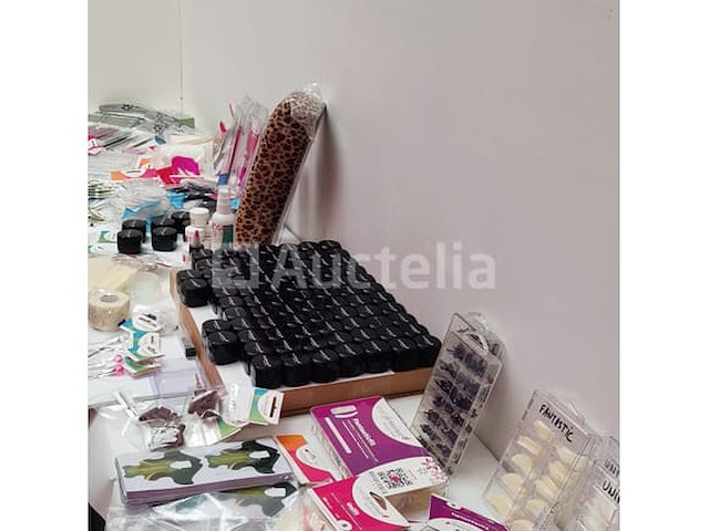 Nagelstock: nail art & uv/led-gels • 400 items • folies - afbeelding 2 van  15