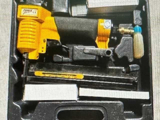 Nageltoestel - riveting machine - afbeelding 1 van  2