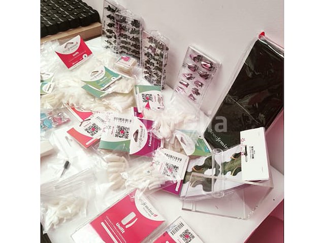 Nagelvoorraad - nail art en uv-led-gels - 409 items - 228 ref. - afbeelding 3 van  21