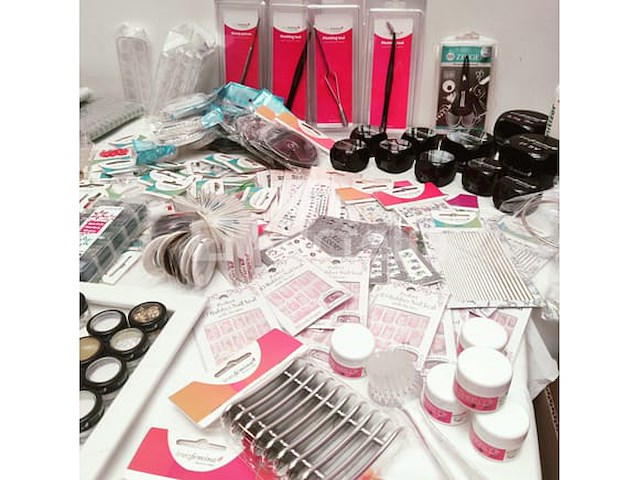 Nagelvoorraad - nail art en uv-led-gels - 409 items - 228 ref. - afbeelding 5 van  21