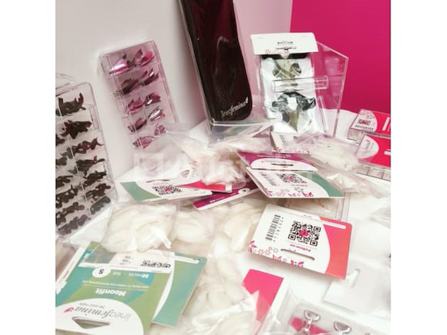 Nagelvoorraad - nail art en uv-led-gels - 409 items - 228 ref. - afbeelding 13 van  21