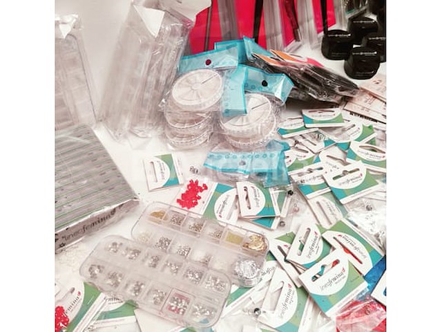 Nagelvoorraad - nail art en uv-led-gels - 409 items - 228 ref. - afbeelding 18 van  21