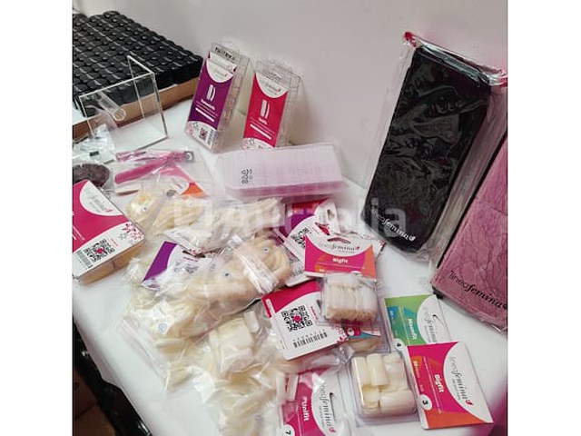 Nagelvoorraad: nail art & uv/led gels • 385 items • 241 ref. - afbeelding 1 van  24