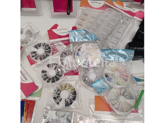 Nagelvoorraad: nail art & uv/led-gels • 393 items • 240 ref. - afbeelding 1 van  12