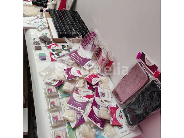 Nagelvoorraad: nail art & uv/led-gels • 396 items • 242 ref. - afbeelding 2 van  19