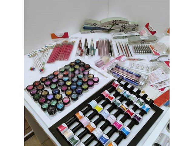 Nagelvoorraad: nail art & uv/led-gels • 396 items • 242 ref. - afbeelding 9 van  19