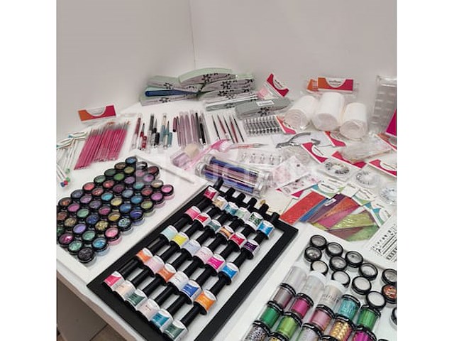 Nagelvoorraad: nail art & uv/led-gels • 396 items • 242 ref. - afbeelding 1 van  19