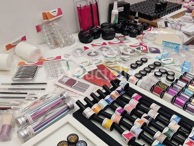 Nagelvoorraad: nail art & uv/led-gels • 398 items • 243 ref. - afbeelding 1 van  14