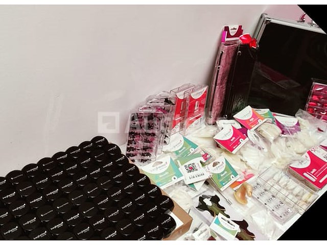 Nagelvoorraad: nail art & uv/led-gels • 432 items • 232 ref. - afbeelding 1 van  20