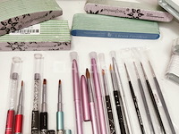 Nagelvoorraad: nail art & uv/led-gels • 440 items • 237 ref. - afbeelding 14 van  16
