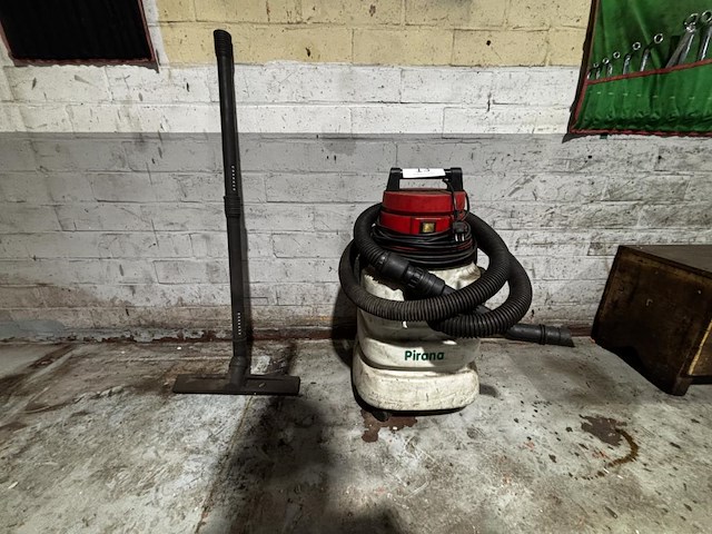 Nat en droogzuiger pirana - afbeelding 1 van  3