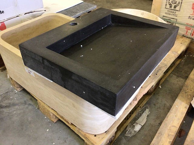 Natuursteen basalt wastafel 55x45x10 cm - afbeelding 4 van  5