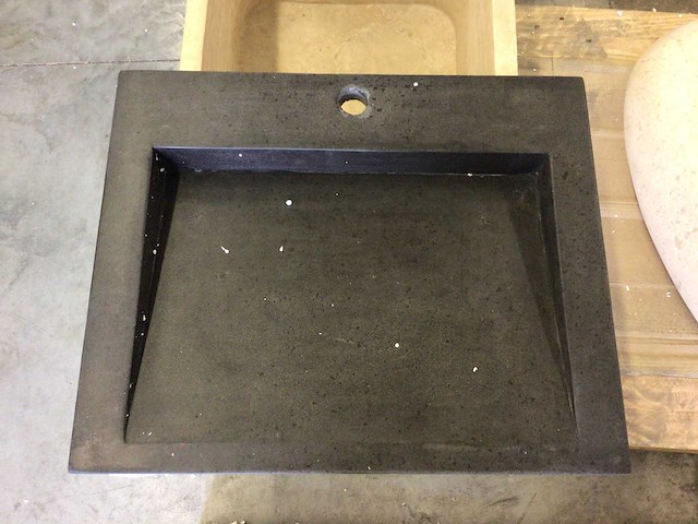 Natuursteen basalt wastafel 55x45x10 cm - afbeelding 3 van  6