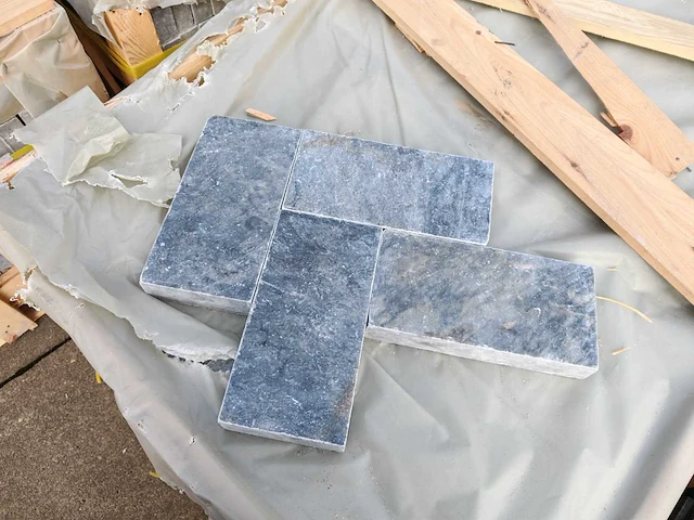 Natuursteen blauwe hardsteen 15x30x5 cm tegel 75,6 m² - afbeelding 1 van  7