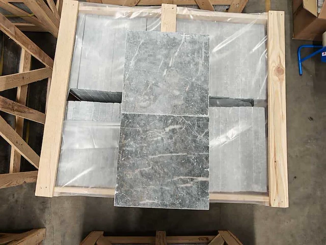 Natuursteen blauwe hardsteen 40x40x3 cm tegel 63,36 m² - afbeelding 2 van  8