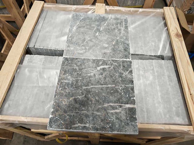 Natuursteen blauwe hardsteen 40x40x3 cm tegel 63,36 m² - afbeelding 1 van  5